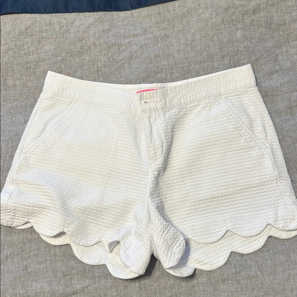 Lilly Pulitzer White Scalloped Hem Shorts
